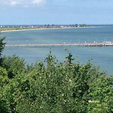 Klifowa 15 *